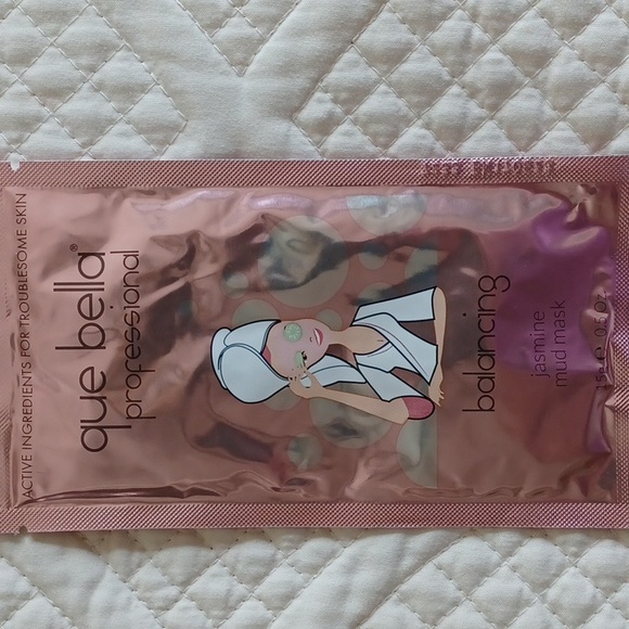 Que Bella Face Masks & Scrubs Bundle of 10 - Picture 5 of 11